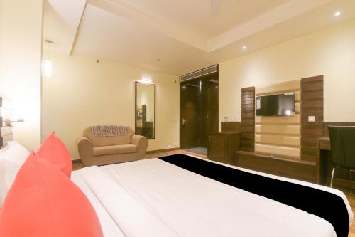 Super OYO 77736 Hotel Starlight