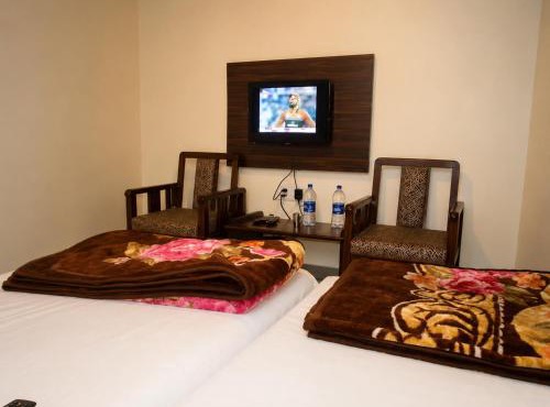 Hotel Vasant - Premium Hotel in Gajraula - All AC Rooms with Restaurant - Free Wi-fi & Parking - Banquet