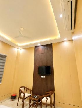 The Pearl Hotel Rampur