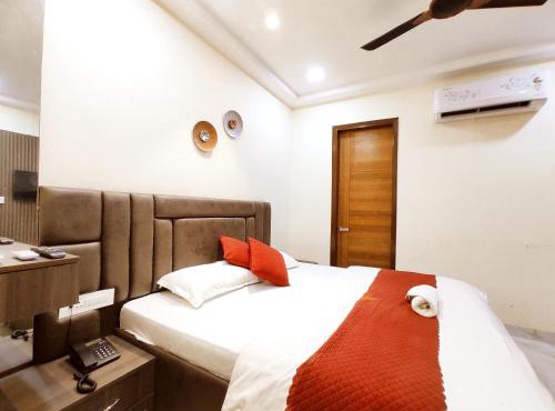 THE CUPID RESIDENCY - Smart & Deluxe Rooms - Corporates, Couples & Families Favorite