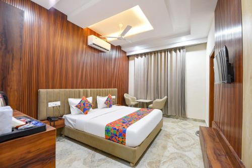 FabHotel Regal Palace Stay