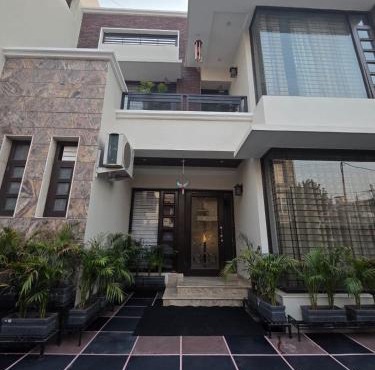 Casa Amore Urban- Cozy, Airy 4BR Family Row House