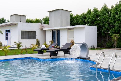 ELIVAAS Signature Malik Farms Countryside Wooden Cottage on 2 Acre Estate with Shared Pool, Garden & Restaurant