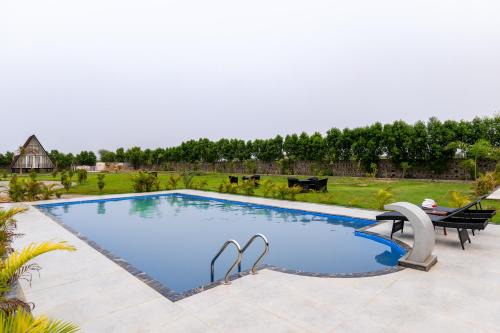 Malik Farms Countryside Wooden Cottage on 2 Acre Estate with Shared Pool, Garden & Restaurant