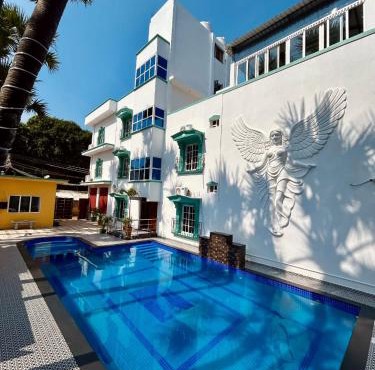 LuXus Resort & Swimming Pool