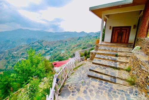 Scenic Two Bedroom Cottage with Kitchen