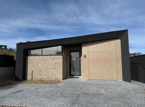 The Alpine Collective - Ridgeline in Jindabyne
