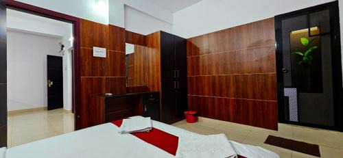 KRISHNAGIRI ROYAL INN homestay