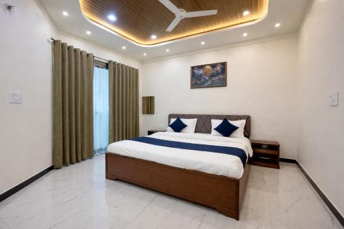 Hotel Aashray