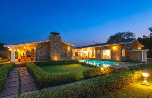ELIVAAS Signature The Aravalli Reserve The Isley Pet-Friendly Villa with Pool, Gazebo and Sit Out