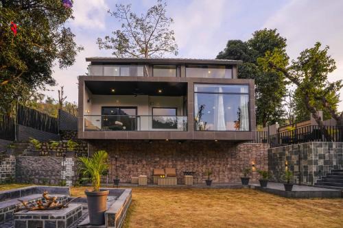 SaffronStays Elysian