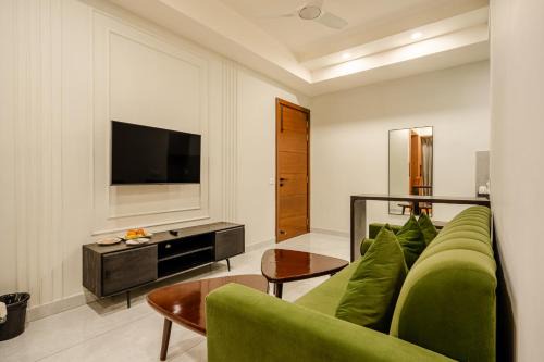 Royal Studio Golf Course Road