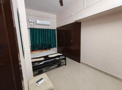 Prime Area 1BHK Full AC Budget Stay