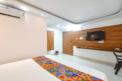 FabHotel SRS Grand - Nr Mahindra University, Gandi Maisamma