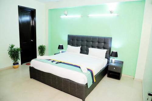 Fortune Home Service Apartment 3Bhk,J-171 Near Max Hospital
