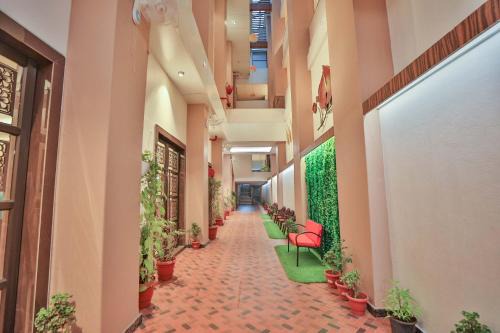 HOTEL CRYSTAL CROWN