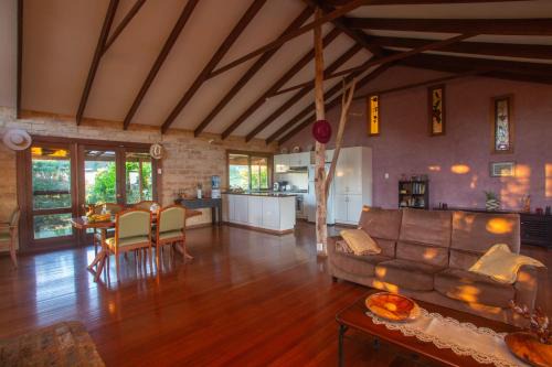 Stone Cottage in Possum Brush