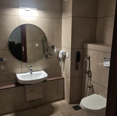 HOTEL EMERALD PALACE