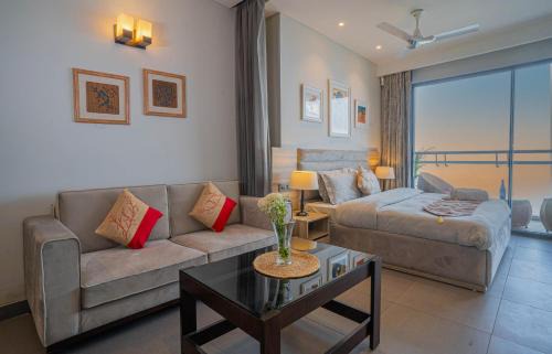 Yamuna View Studio Apartments with Pvt Kitchenette, near Indraprastha Apollo and Max Hospital Noida