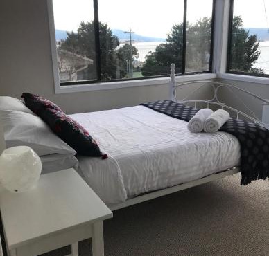 3 Bedroom Lakeview Cottage with Drying/Bike Room in Jindabyne