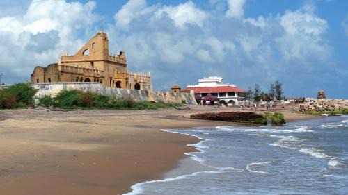 Neemrana's - Bungalow on The Beach in Tarangambādi